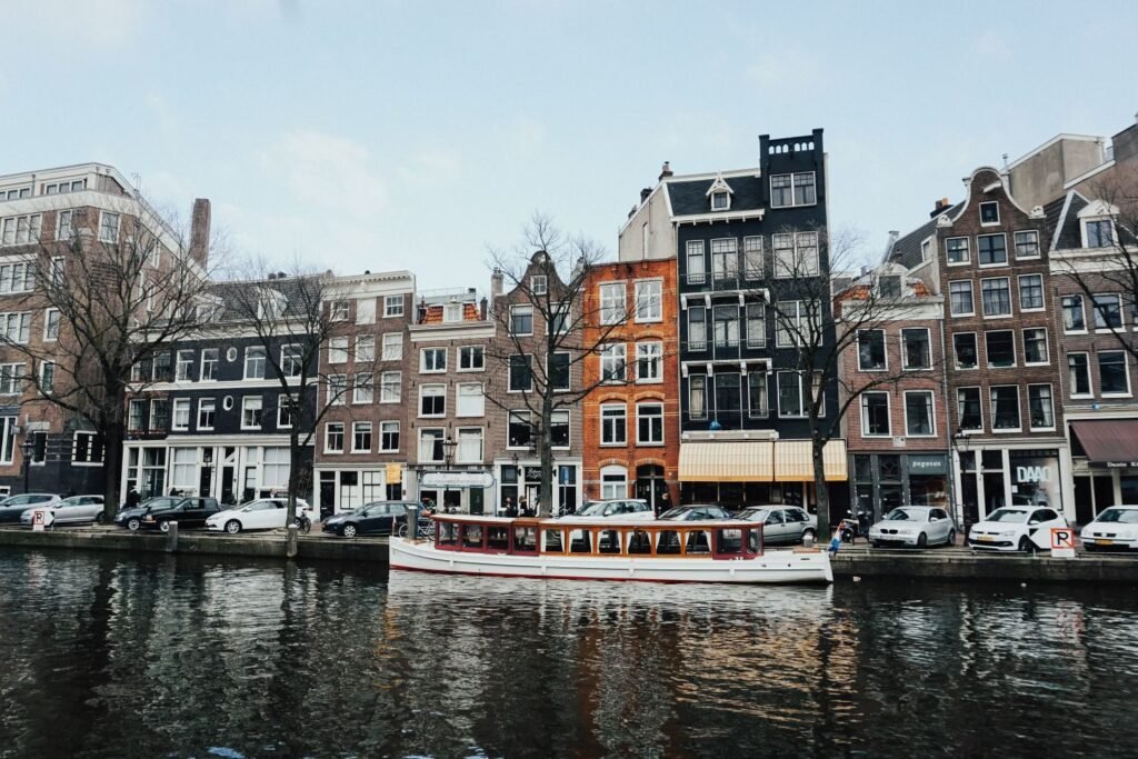 De stadsgracht van Zwolle, de stad vanaf het water